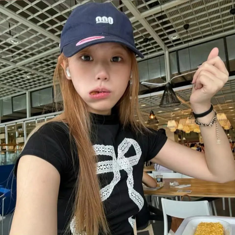 铁门海报