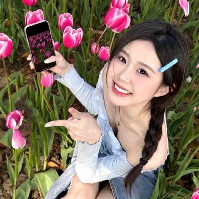 她比烟花寂寞海报